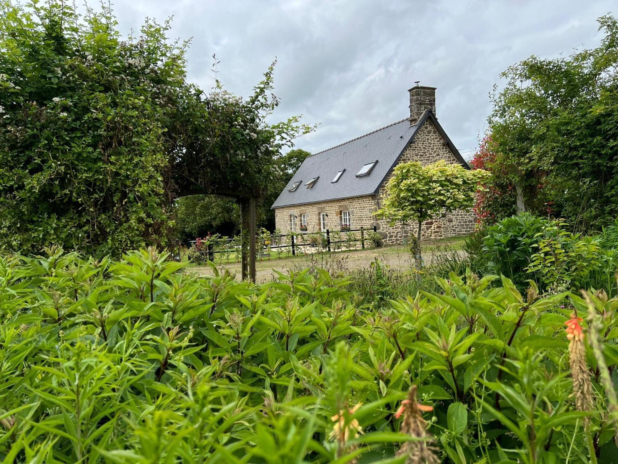 Maison De La Grange, Chaulieu Sourdeval المظهر الخارجي الصورة